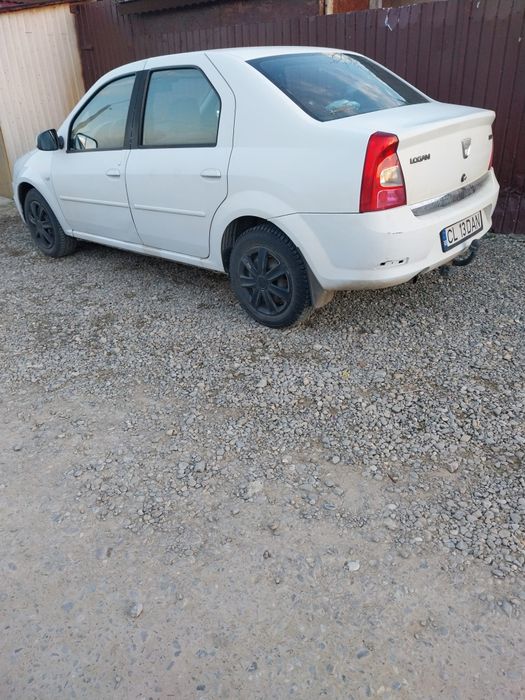 Vând dacia  Logan 2011