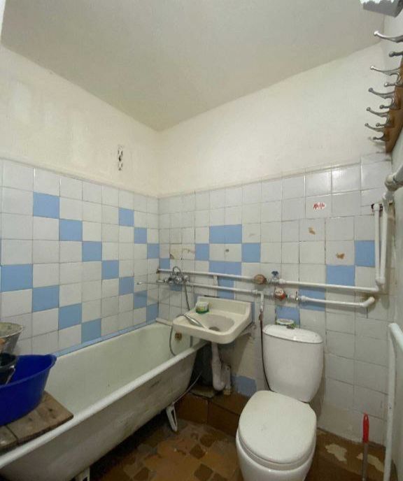 Чиланзар 13.  2 х комнатная квартира.  Срочно Продажа