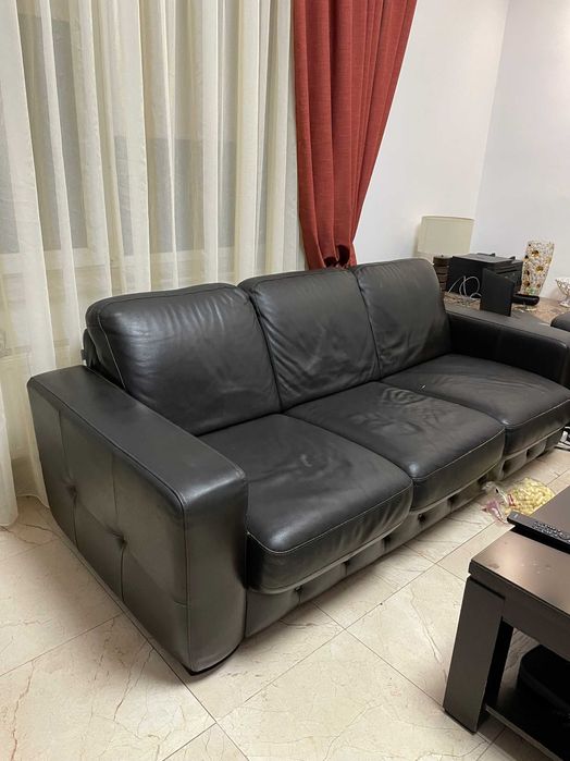 Vand set canapele piele, masa si 4 scaune