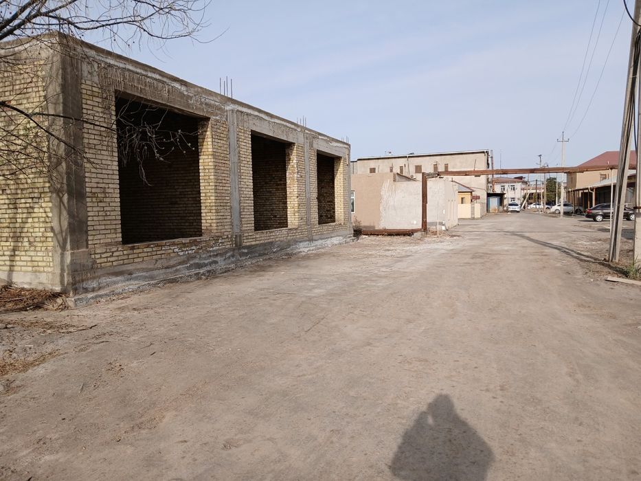 Шовот шахрида курилиши тугалланмаган нотурар жой сотилади