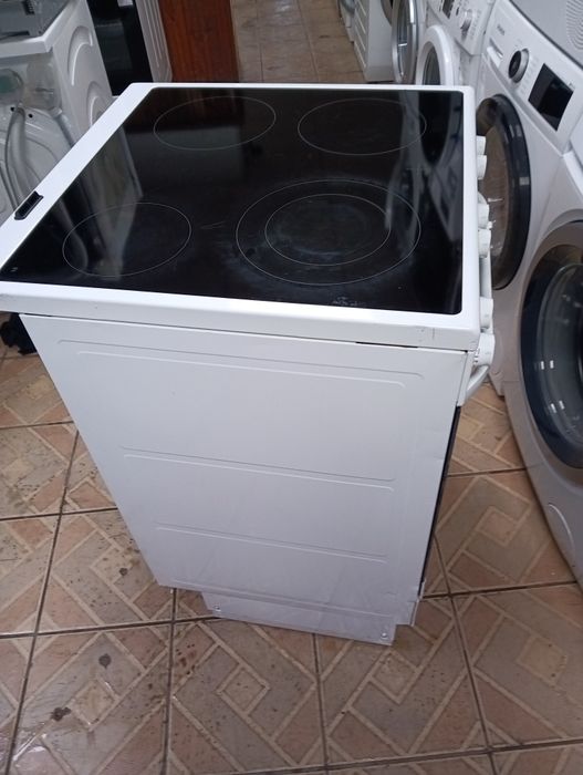 Свободно стояща печка с керамичен плот VOSS  с две години Гаранция!