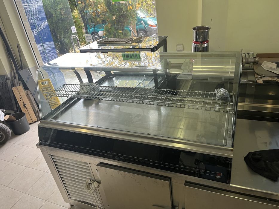 Топла витрина топла