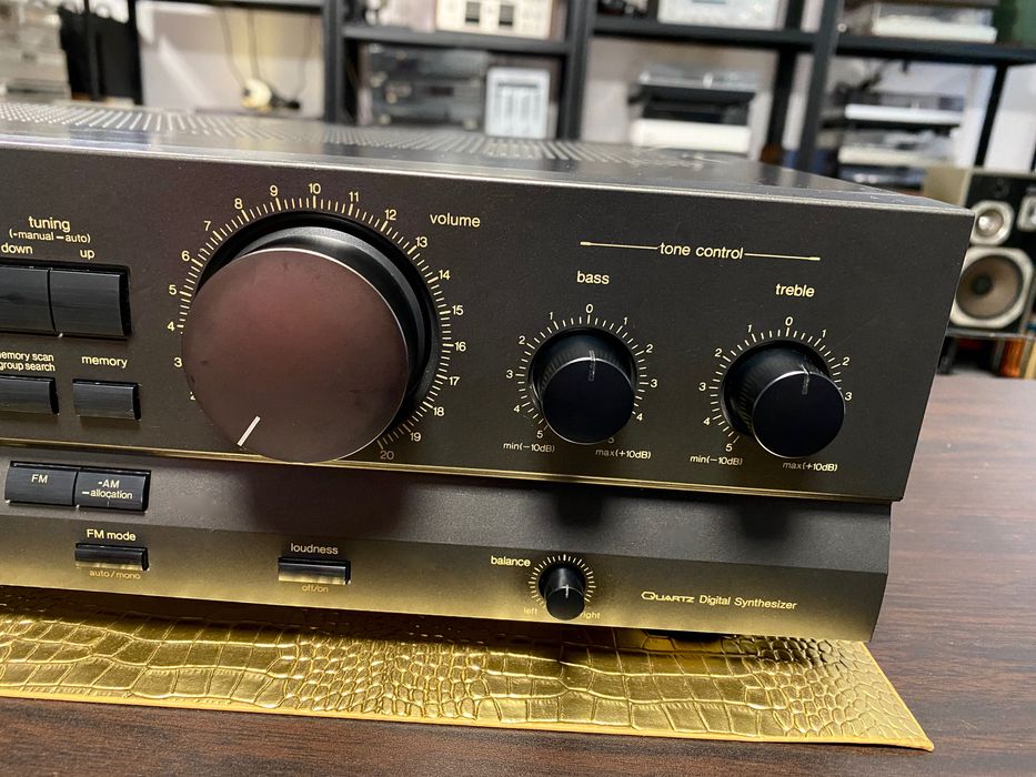 Усилвател с тунер Technics