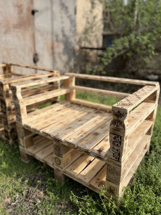 Кресло из паллет «Орнамент»