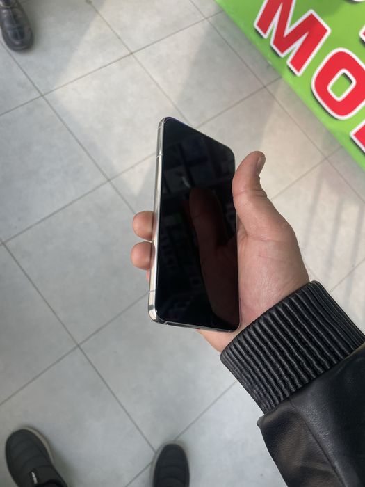 Samsung S22 5G smartfon