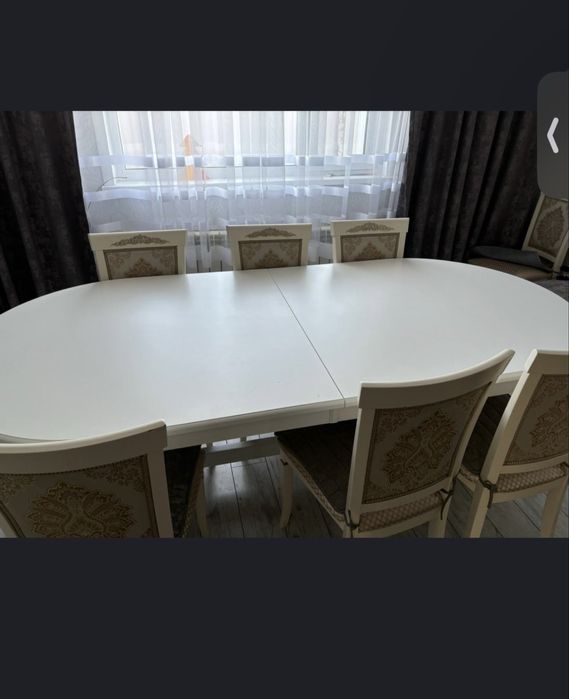 Стол для гостинной