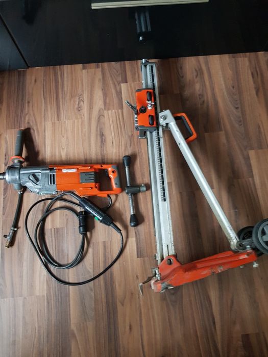 Mașină de carotat Husqvarna DM 220 și stativ DS 250