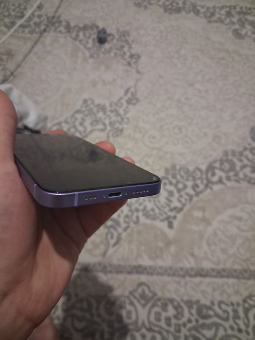 Продам Iphone 12