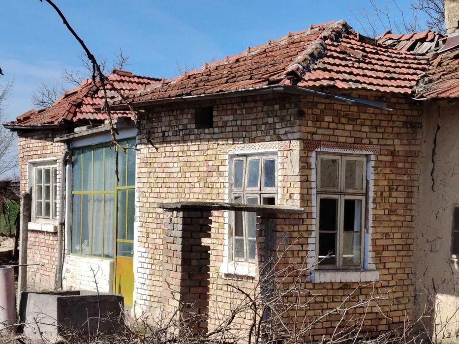 Продавам стара къща с 2 дка двор в с. Житница