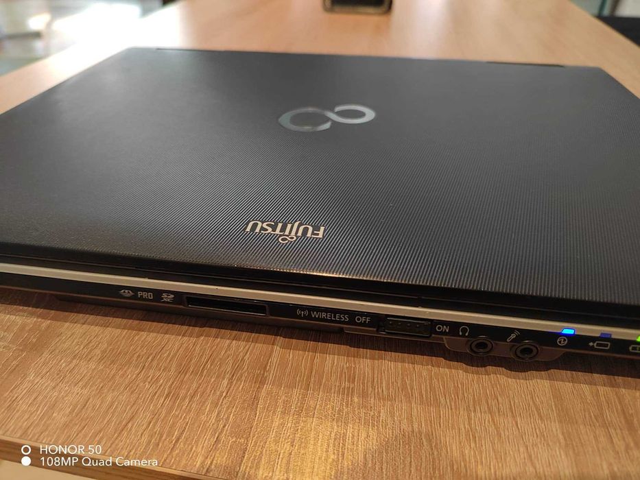 Лаптоп FUJITSU windows 10, CORE i5 intel inside, много компактен!