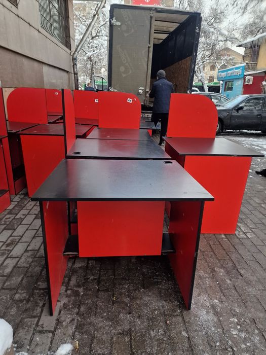 Компьютерный стол  для офиса. Стол для компьютера)