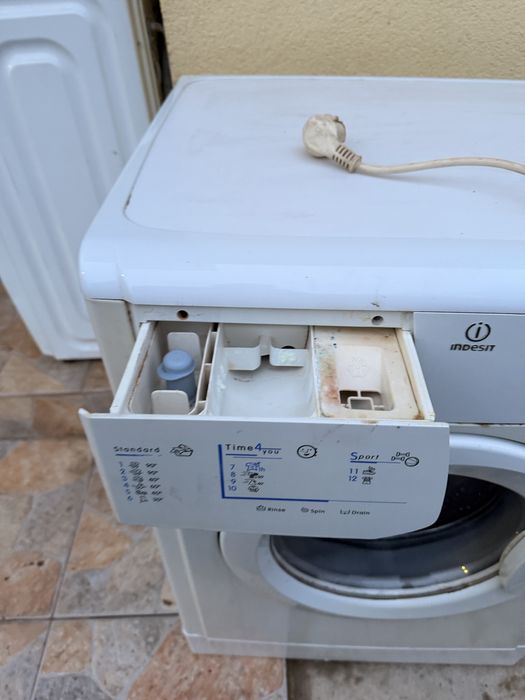Vand pentru piese masina spalat Indesit wie87