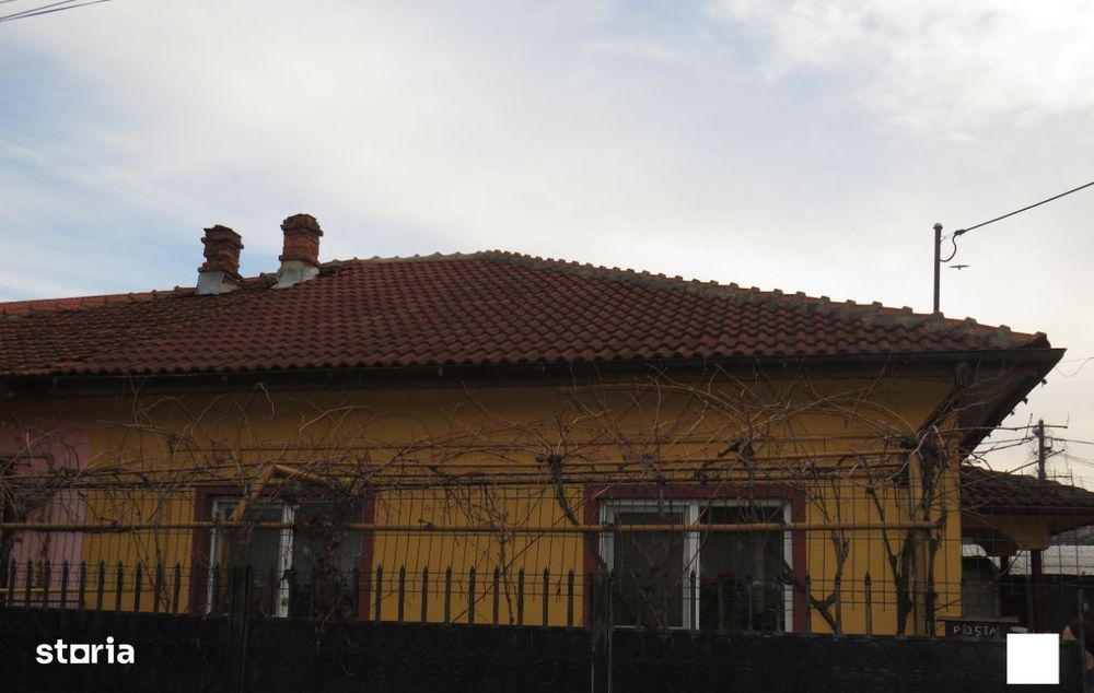 Casă cu 4 camere, garaj și curte, Târgu Jiu zona Coloana