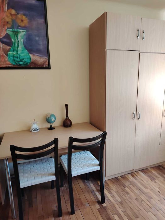 Dau in chirie apartament 2 camere zona Spitalului Judetean