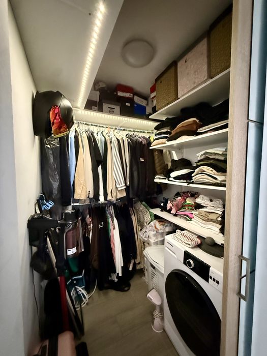 PROPRIETAR vând apartament cu 3 camere + parcare – Florești