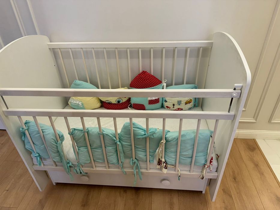 Детская кроватка