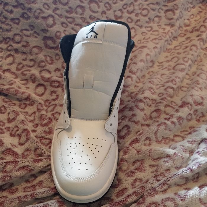 JORDAN 1MID black/white