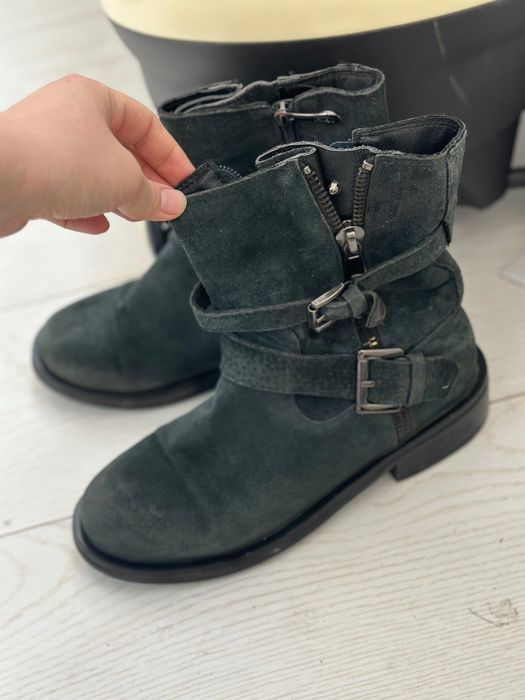 6 пар обуви за 5000тг.