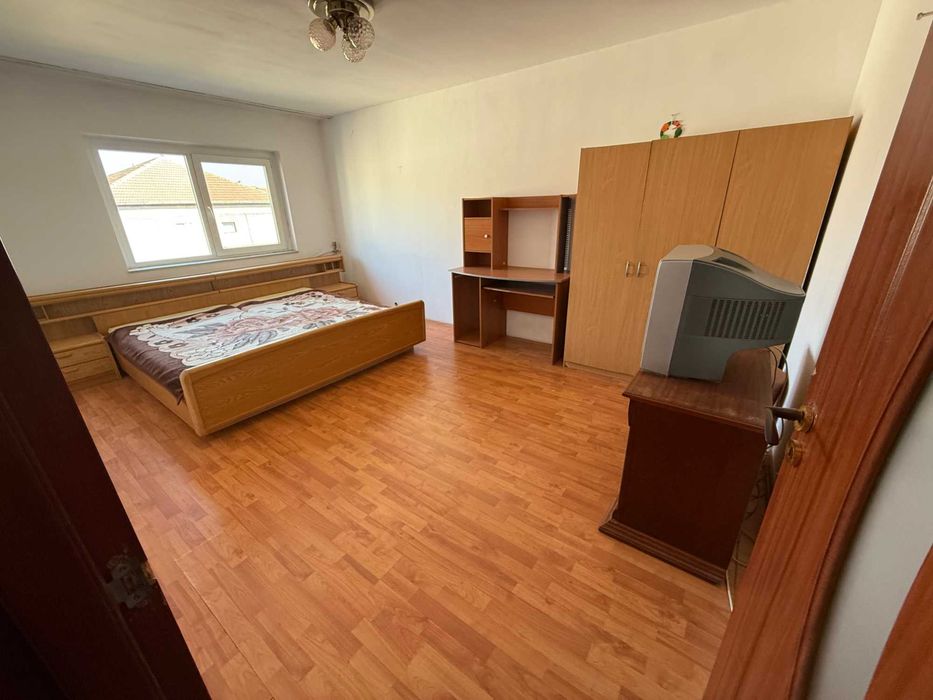 Proprietar vând apartament 3 camere, vizavi de Parcul Olosig