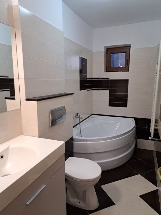 Inchiriez apartament 3 camere