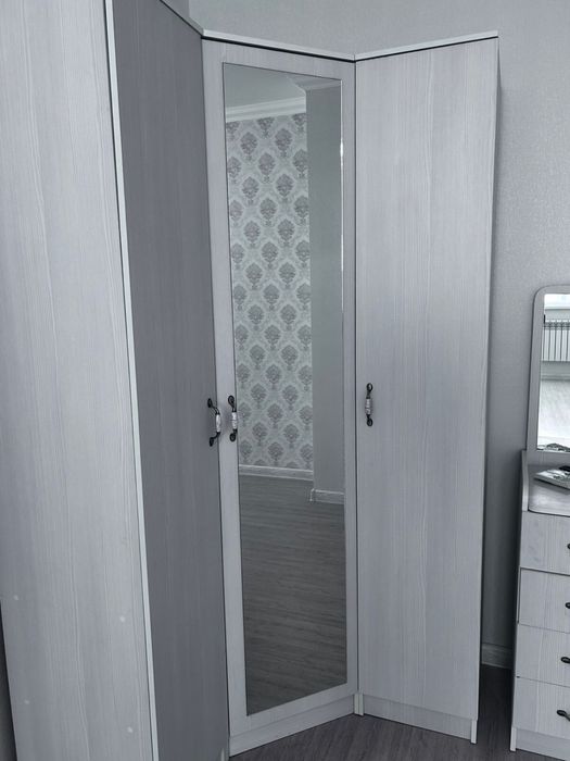 Угловой шкаф + комод в идиальном состояние