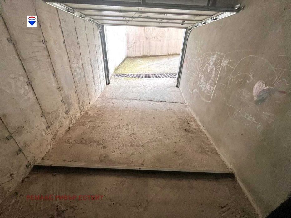 Подземен гараж в центъра на гр. Русе