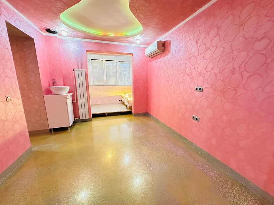 OPORTUNITATE RARĂ! Apartament+spațiu comercial-ideal pentru locuit+afa