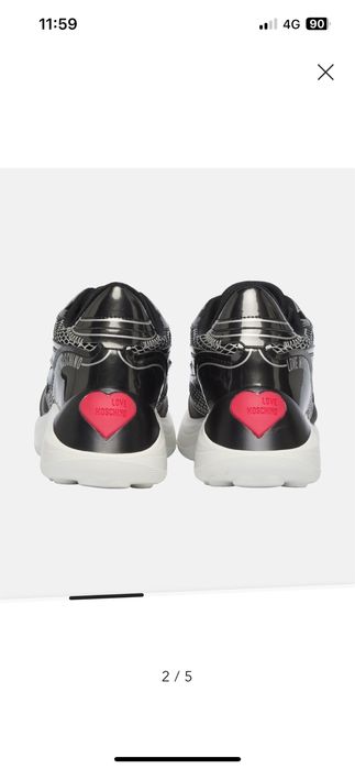 Дамски обувки Converse и Love Moschino