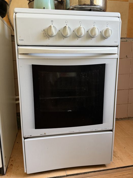 Продам газ плиту и пылесос