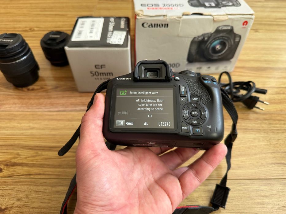 Canon EOS 2000D+Обектив 18-55+Обектив 50mm f/1.8 STM/Пълен комплект