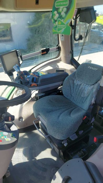 Tractor FENDT 828 VARIO Profi Plus -Pomotie