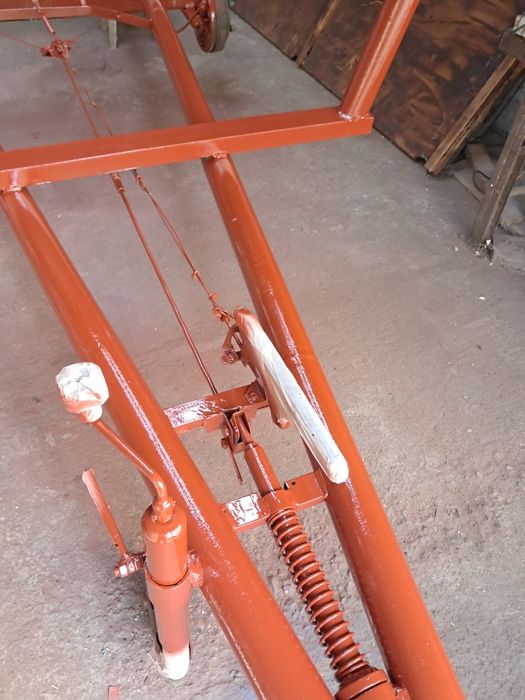 Trepied tractor. Foarte robust realizat din țeavă de sondă.