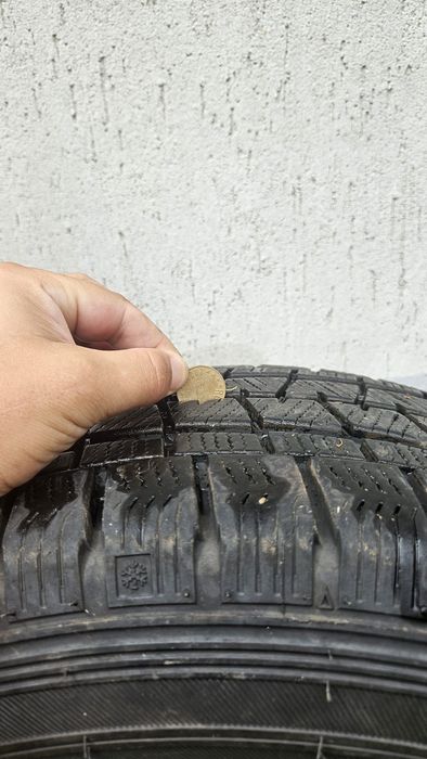 Vând set complet format din 4 anvelope Falken EuroWinter VAN01, montate pe jante pentru Mercedes Viano / Vito W639