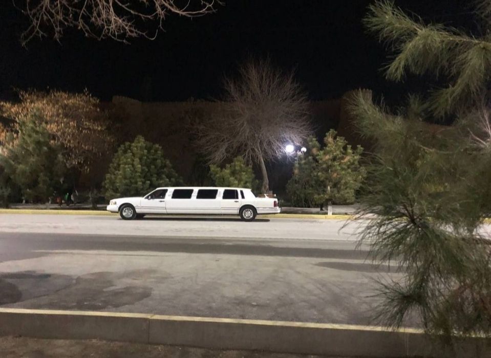 Limuzin Lincoln Town Car
