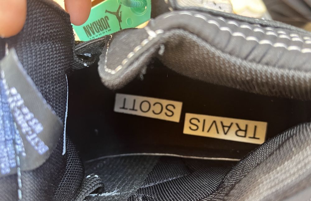 Adidasi nike jordan travis scott