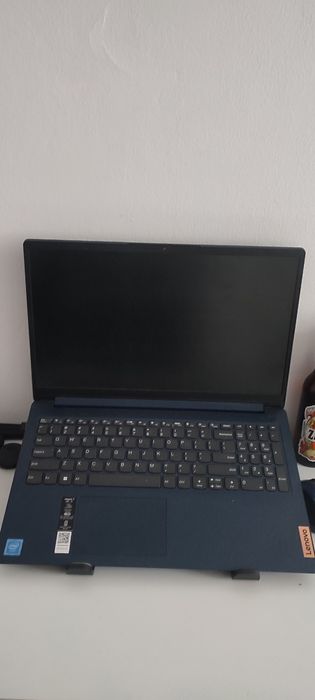 Vând laptop Lenovo