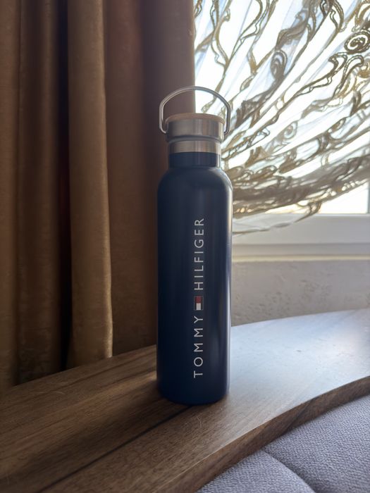 термос на tommy hilfiger