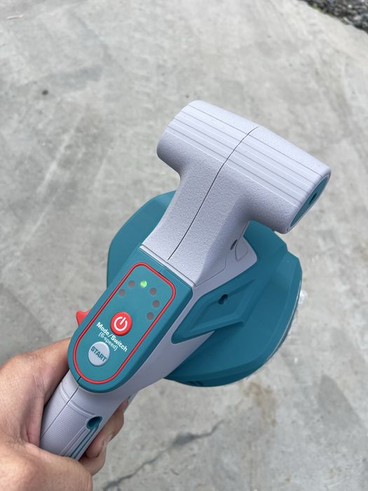 Ventuza pe acumulator pentru gresie Total pe acumulator, vibrator