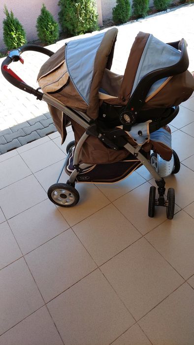 Vind cărucior 3  în 1  bebe pliabil! Stare foarte bună.  Se vinde doar în pitesti și împrejurimi!
