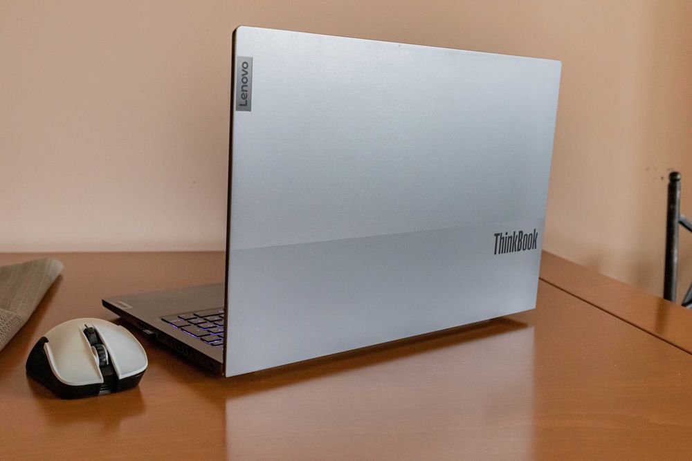 Lenovo ThinkBook 15p – като нов + подарък мишка и чанта !