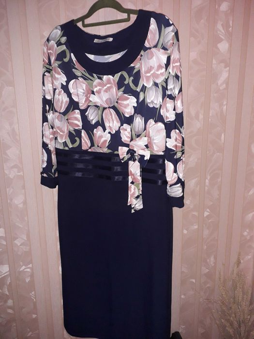 Продам платье 50 размер