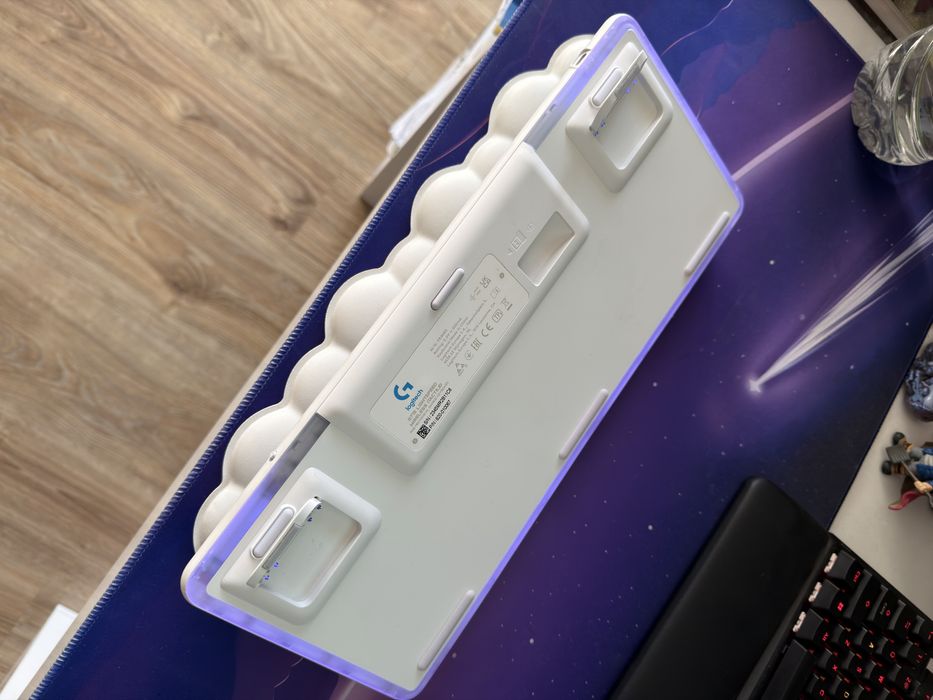 Logitech G715 TKL – безжична механична клавиатура, бяла