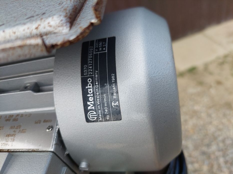 Banzic vertical METABO și circular pentru lemn de banc .