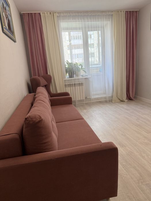 Продам диван + кресло. Шторы и тюль — в подарок!