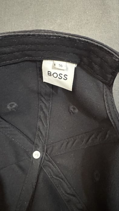 Шапка с козирка Boss