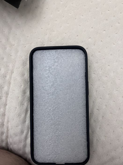 Продам чехлы на Айфон 13