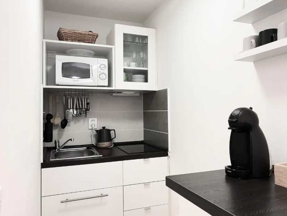 Дава се под наем Двустаен апартамент в Пловдив, Младежки Хълм - 56 кв.м за 225 € - Снимка #2