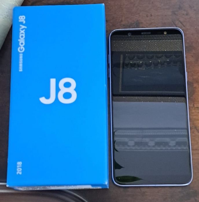 Samsung J8 в хорошем состоянии