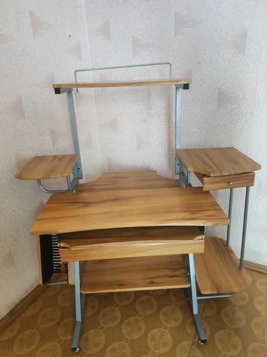 стол для компьютера