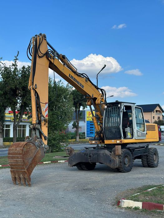 Excavator pe pneuri Liebherr A924 C / RATE LEASING / 2009